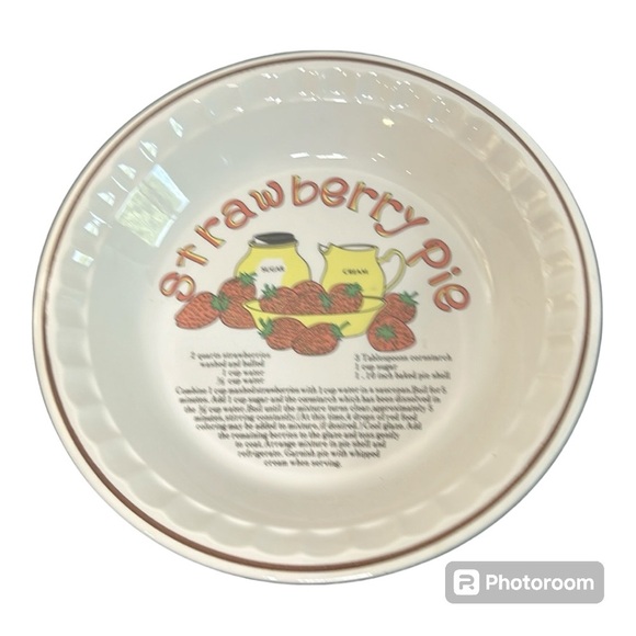Vintage Strawberry Pie Baking Dish White Ceramic Bakeware Made in Korea - Picture 1 of 15